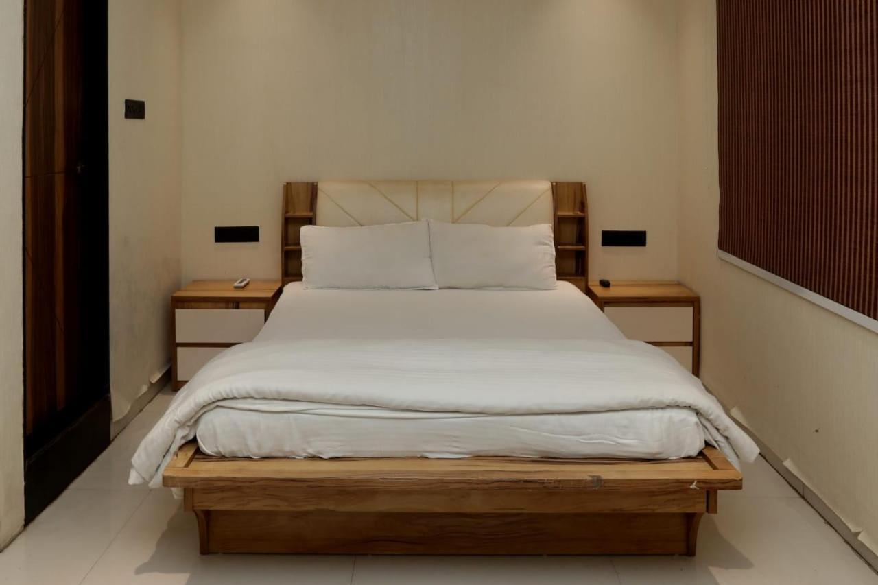 Stay10 Luxury Service Apartment Indore Bagian luar foto