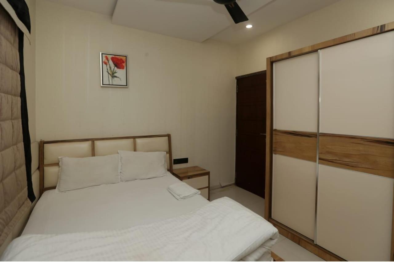 Stay10 Luxury Service Apartment Indore Bagian luar foto