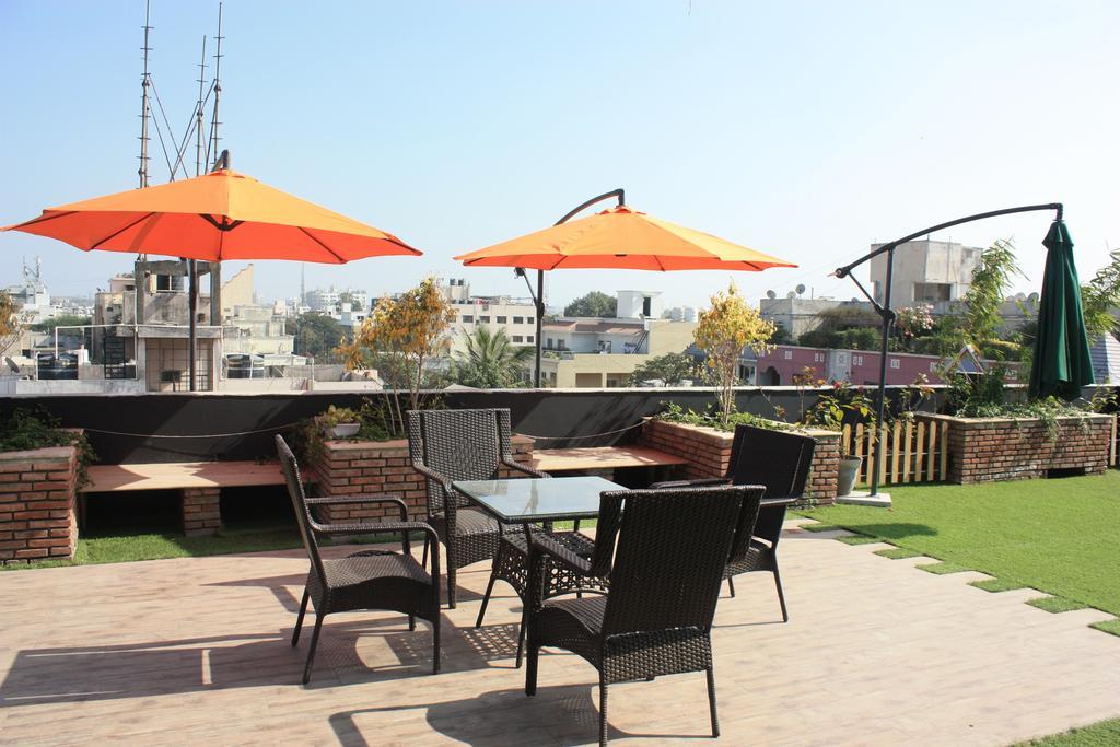 Stay10 Luxury Service Apartment Indore Bagian luar foto