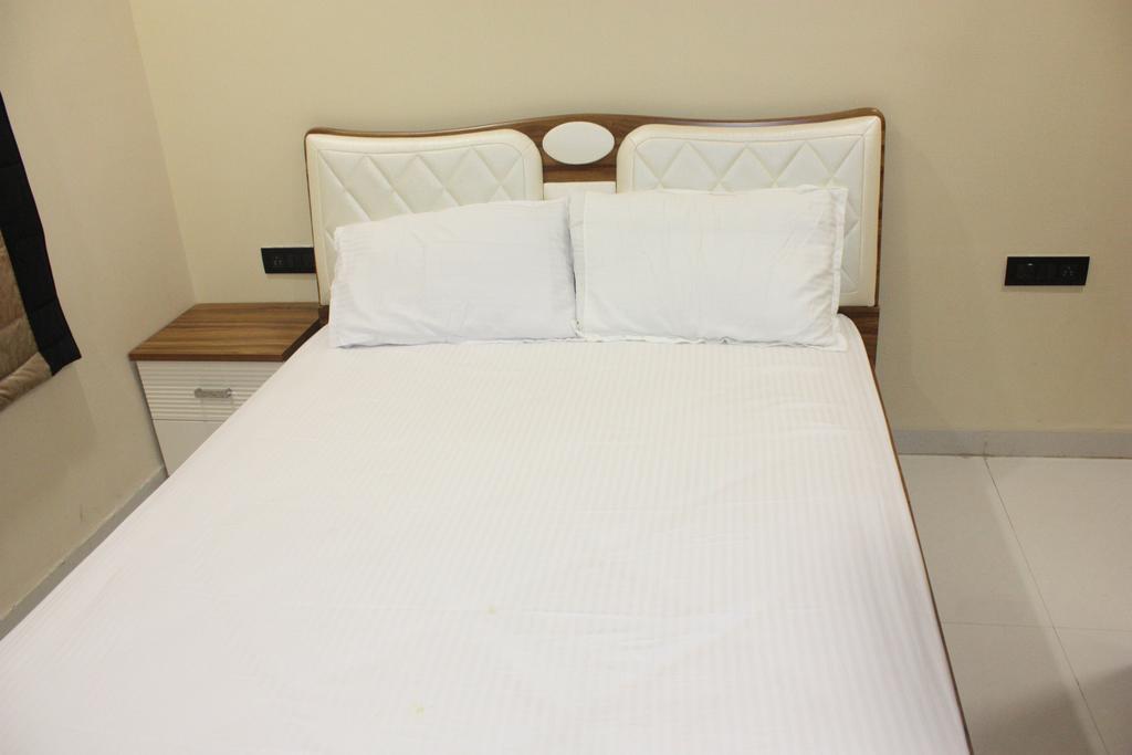 Stay10 Luxury Service Apartment Indore Bagian luar foto